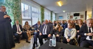 Polityczne spotkanie opłatkowe PiS w szkole - zdjęcie 3
