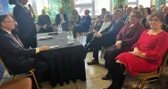 Polityczne spotkanie opłatkowe PiS w szkole - zdjęcie 4