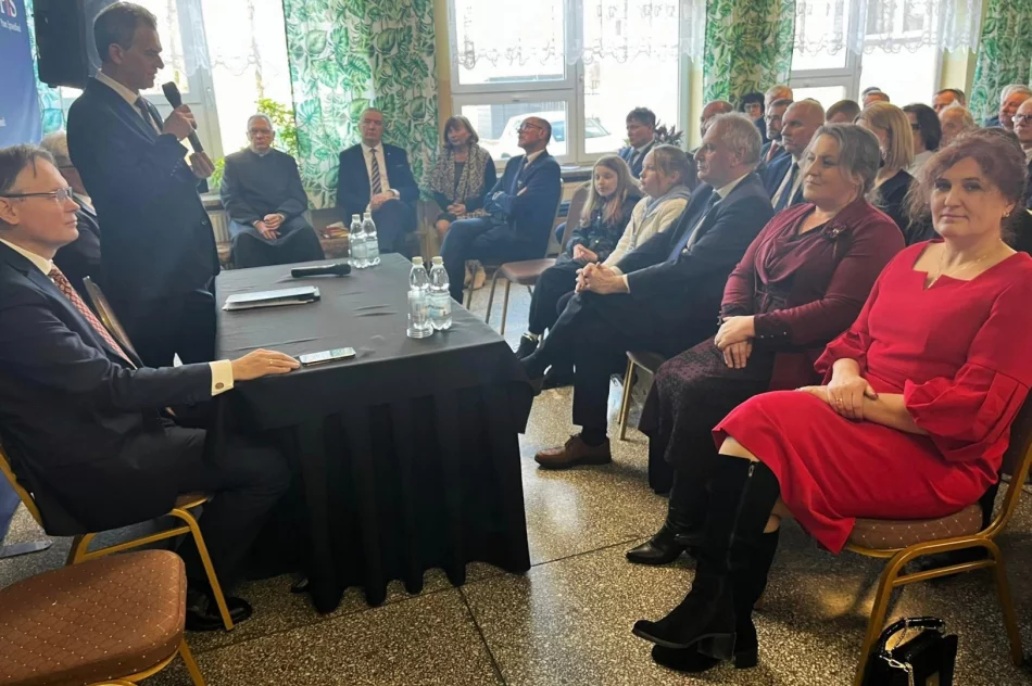 Polityczne spotkanie opłatkowe PiS w szkole - zdjęcie 4
