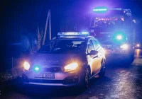 Jedna osoba w szpitalu po czołowym zderzeniu aut - zdjęcie główne