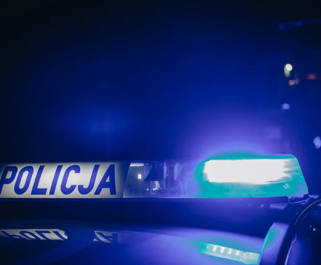 Rozbity radiowóz i policjanci na L4 - zdjęcie główne