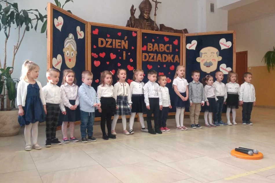 „DROGA BABCIU, DROGI DZIADKU….” Dzień Babci i Dziadka w Szkole Podstawowej w Męcinie - zdjęcie 3