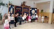 „DROGA BABCIU, DROGI DZIADKU….” Dzień Babci i Dziadka w Szkole Podstawowej w Męcinie - zdjęcie 5