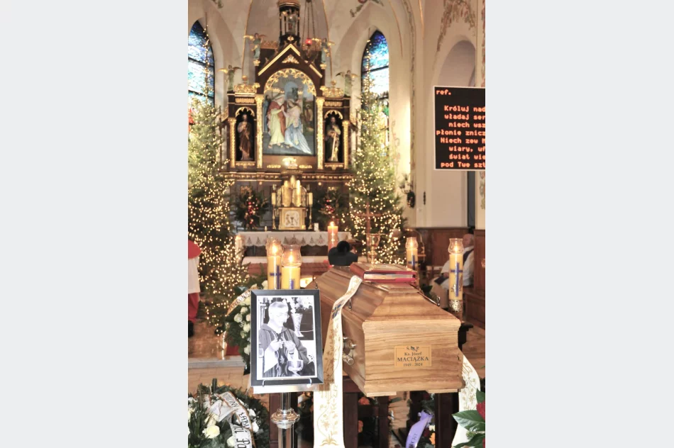 Zmarłego proboszcza żegnali dawni parafianie (ZDJĘCIA) - zdjęcie 4