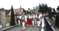 Zmarłego proboszcza żegnali dawni parafianie (ZDJĘCIA) - zdjęcie 5