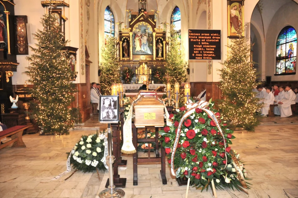 Zmarłego proboszcza żegnali dawni parafianie (ZDJĘCIA) - zdjęcie 6