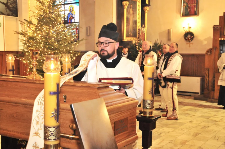 Zmarłego proboszcza żegnali dawni parafianie (ZDJĘCIA) - zdjęcie 11