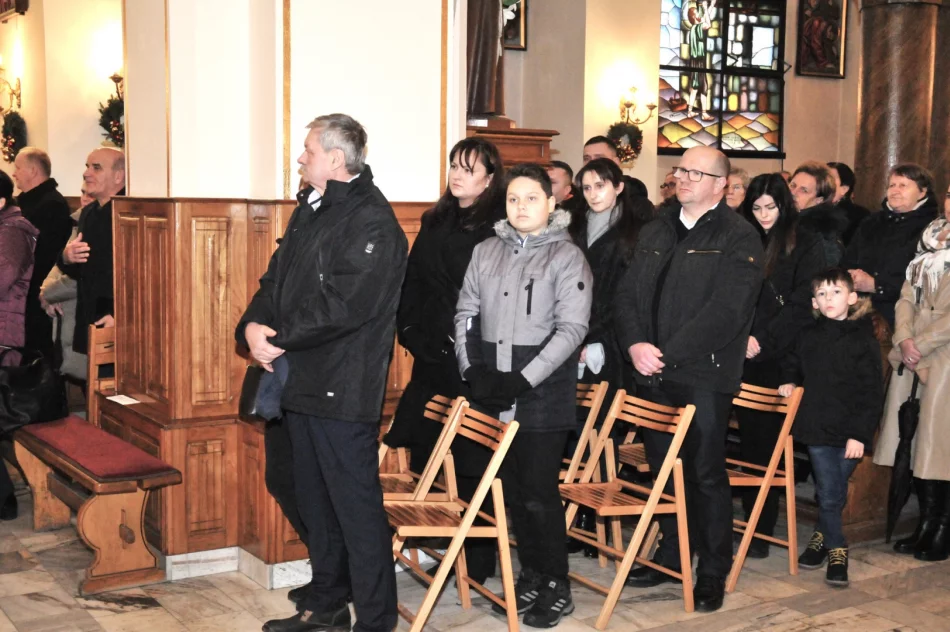 Zmarłego proboszcza żegnali dawni parafianie (ZDJĘCIA) - zdjęcie 13
