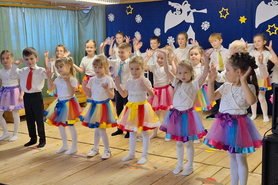 Dzień Babci i Dziadka -Szkole Podstawowej nr 2 w Siekierczynie - zdjęcie 5