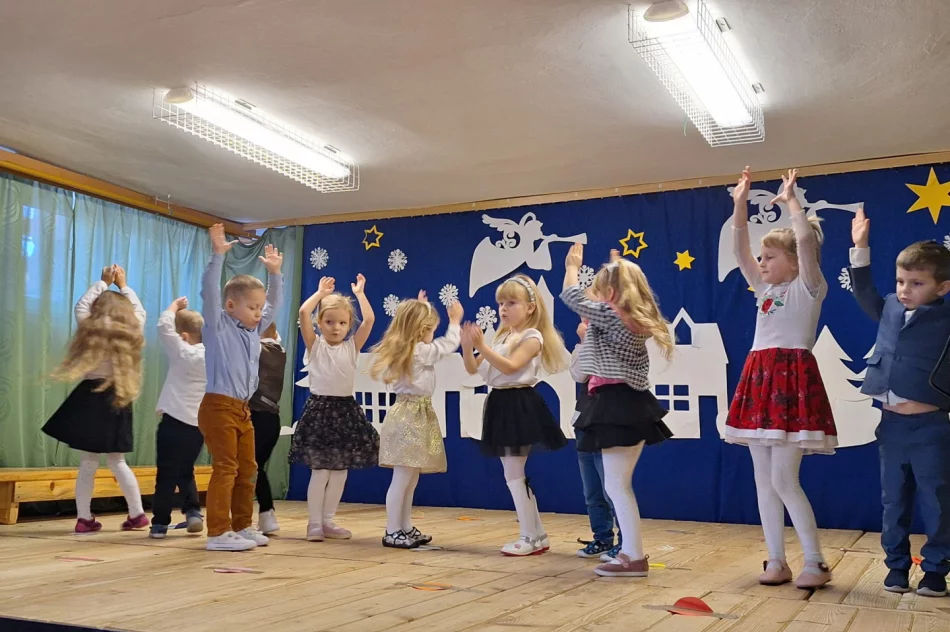 Dzień Babci i Dziadka -Szkole Podstawowej nr 2 w Siekierczynie - zdjęcie 14