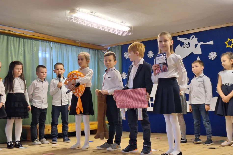 Dzień Babci i Dziadka -Szkole Podstawowej nr 2 w Siekierczynie - zdjęcie 16