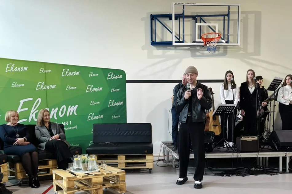 Nietypowy powrót w szkolne mury (ZDJĘCIA) - zdjęcie 17