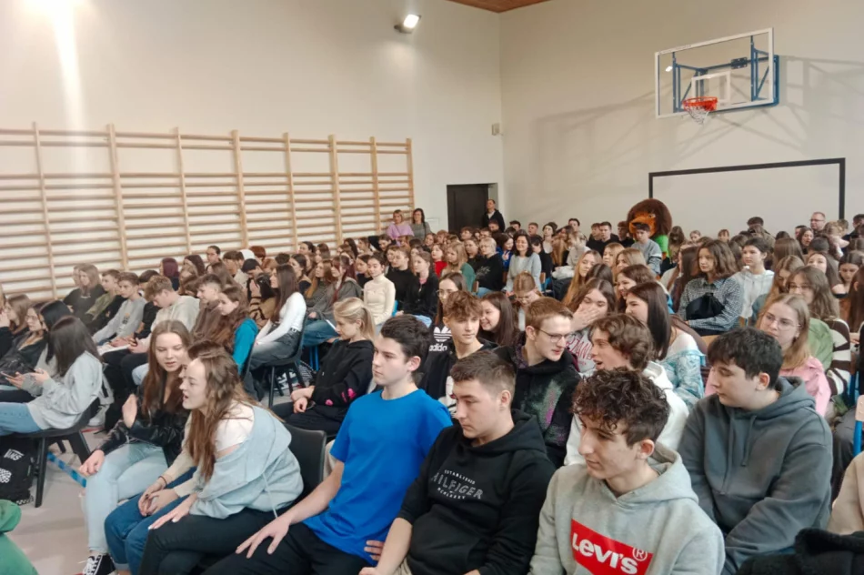 Nietypowy powrót w szkolne mury (ZDJĘCIA) - zdjęcie 18