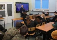 Uczniowie dowiedzieli się, jak zostać policjantem - zdjęcie główne
