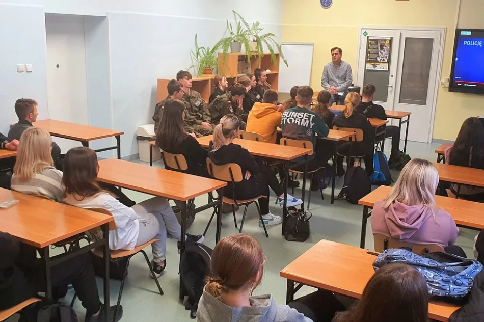 Uczniowie dowiedzieli się, jak zostać policjantem - zdjęcie 2