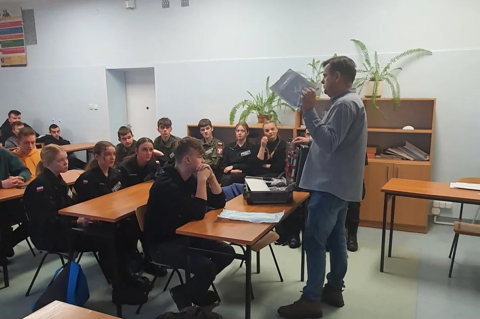 Uczniowie dowiedzieli się, jak zostać policjantem - zdjęcie 3