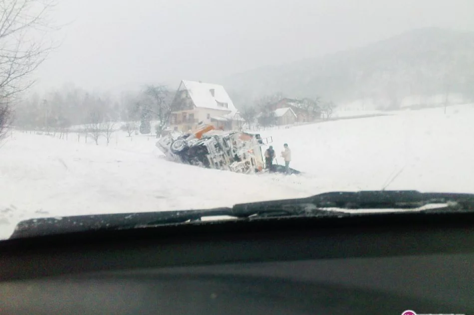 Trudne warunki drogowe - pługi w rowach - zdjęcie 3