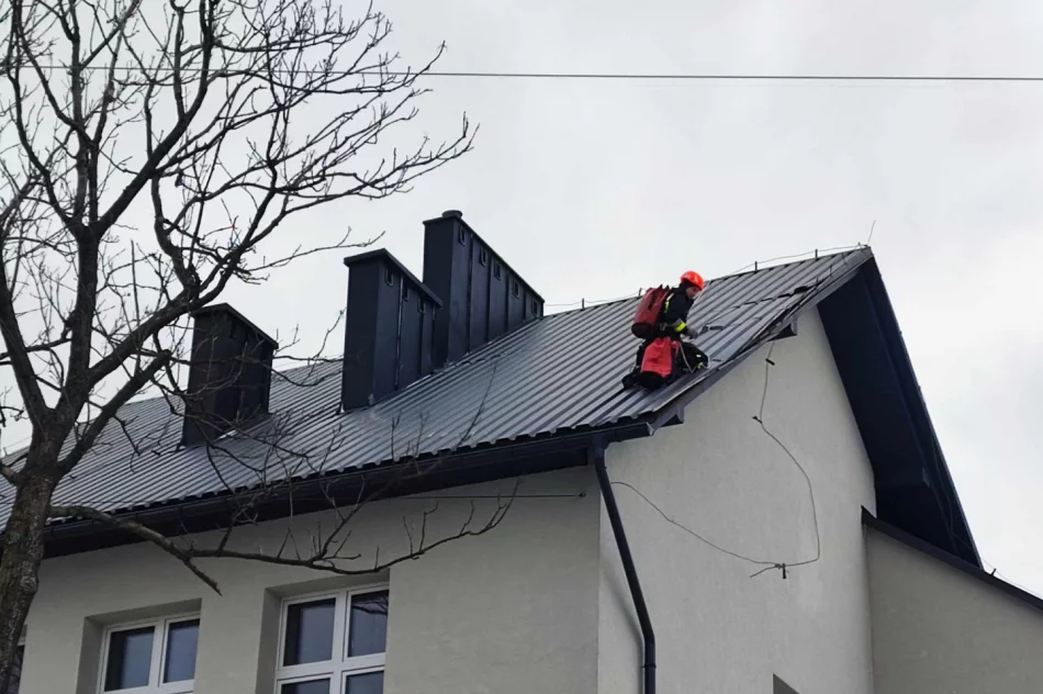 Wiatr uszkodził dach szkoły - zdjęcie 3