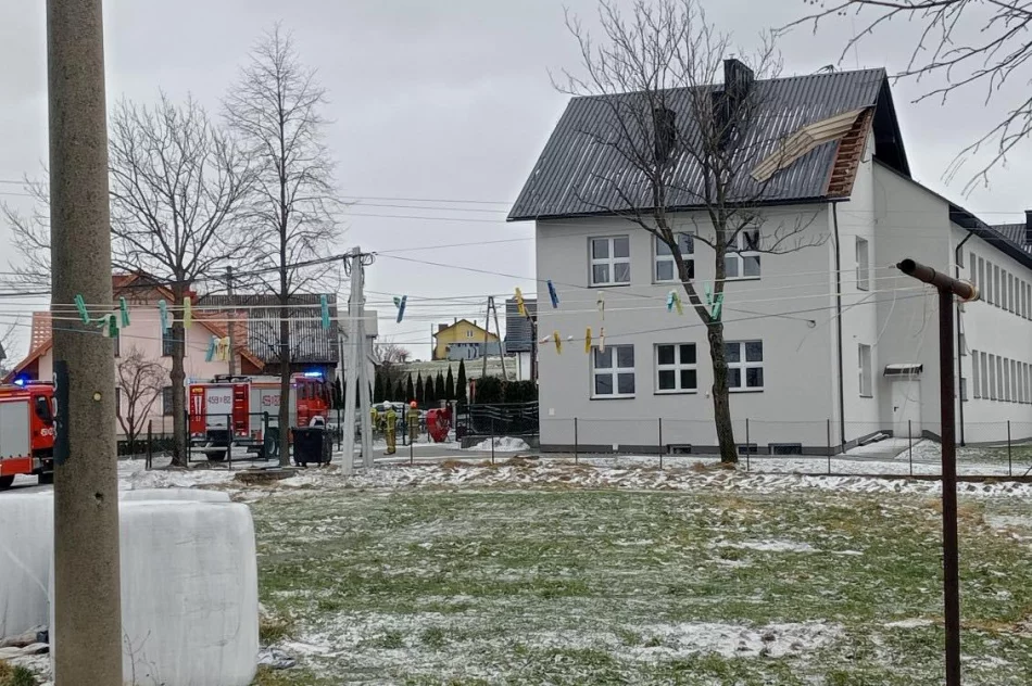 Wiatr uszkodził dach szkoły - zdjęcie 7