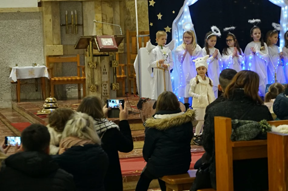 Jasełka w wykonaniu dzieci z Miejskiego Przedszkola nr 2 w Limanowej - zdjęcie 10