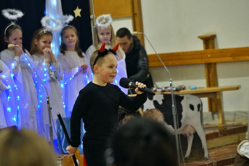 Jasełka w wykonaniu dzieci z Miejskiego Przedszkola nr 2 w Limanowej - zdjęcie 16