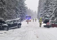 Czołowe zderzenie na drodze wojewódzkiej - zdjęcie główne