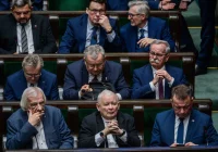 PiS wygrałoby wybory, ale przewaga nad KO jest minimalna - zdjęcie główne