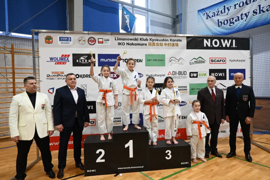 195 zawodników wzięło udział w 6 Limanowskiej Lidze Karate Kyokushin - zdjęcie 6