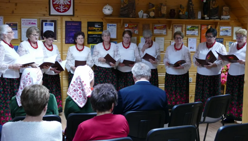 ,,Kolędowanie po sąsiedzku” w bibliotece w Męcinie - zdjęcie 1