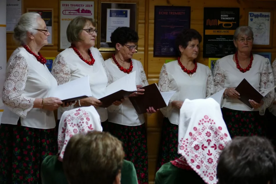 ,,Kolędowanie po sąsiedzku” w bibliotece w Męcinie - zdjęcie 6