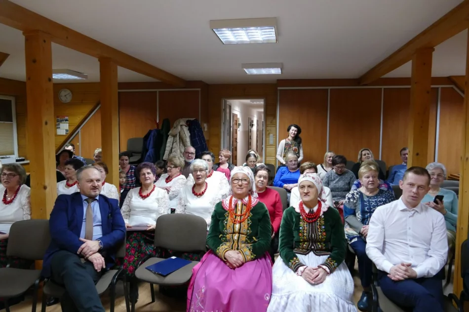 ,,Kolędowanie po sąsiedzku” w bibliotece w Męcinie - zdjęcie 8