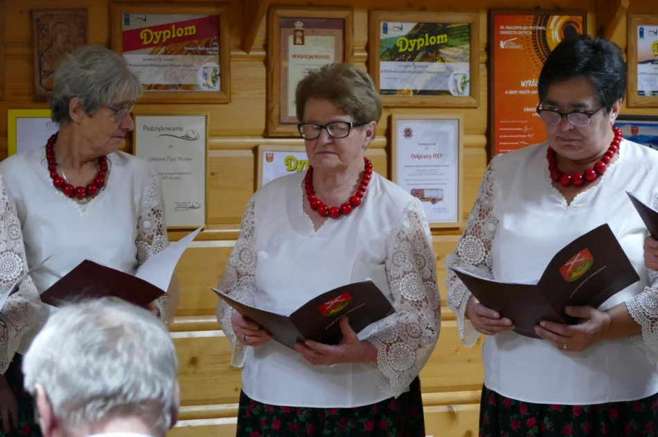 ,,Kolędowanie po sąsiedzku” w bibliotece w Męcinie - zdjęcie 13