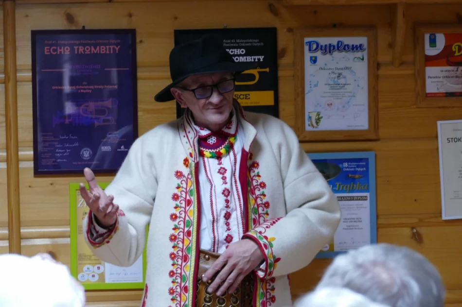 ,,Kolędowanie po sąsiedzku” w bibliotece w Męcinie - zdjęcie 15