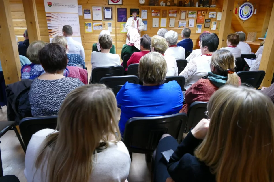 ,,Kolędowanie po sąsiedzku” w bibliotece w Męcinie - zdjęcie 16