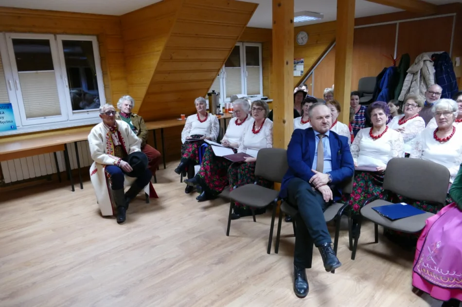 ,,Kolędowanie po sąsiedzku” w bibliotece w Męcinie - zdjęcie 17