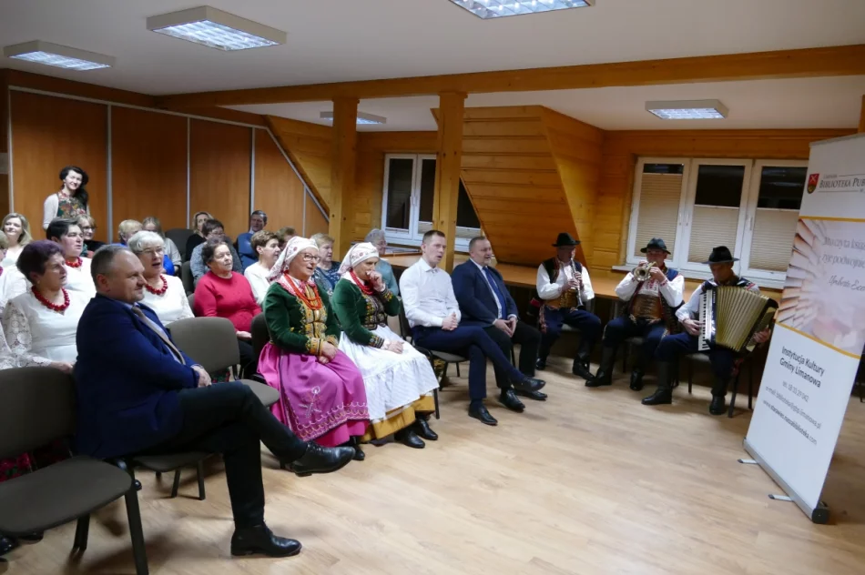,,Kolędowanie po sąsiedzku” w bibliotece w Męcinie - zdjęcie 18