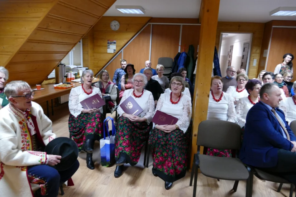 ,,Kolędowanie po sąsiedzku” w bibliotece w Męcinie - zdjęcie 19