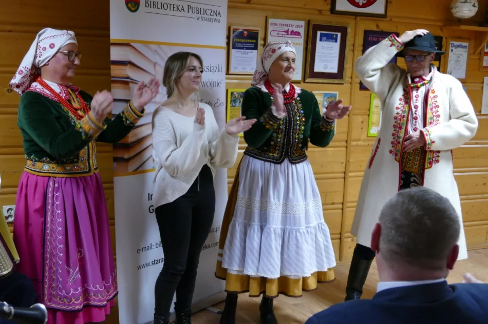 ,,Kolędowanie po sąsiedzku” w bibliotece w Męcinie - zdjęcie 20