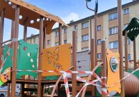 Nowy zestaw urządzeń na placu zabaw przy Miejskim Przedszkolu nr 1 - zdjęcie główne