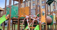 Nowy zestaw urządzeń na placu zabaw przy Miejskim Przedszkolu nr 1 - zdjęcie 2