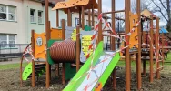 Nowy zestaw urządzeń na placu zabaw przy Miejskim Przedszkolu nr 1 - zdjęcie 3