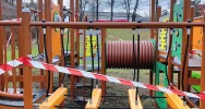 Nowy zestaw urządzeń na placu zabaw przy Miejskim Przedszkolu nr 1 - zdjęcie 5