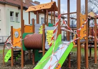 Nowe elementy placu zabaw przy przedszkolu - zdjęcie główne
