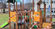 Nowe elementy placu zabaw przy przedszkolu - zdjęcie 2