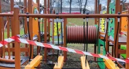 Nowe elementy placu zabaw przy przedszkolu - zdjęcie 3