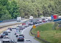 Ekspertka: młodzi kierowcy częściej narażają się na większe ryzyko na drodze - zdjęcie główne