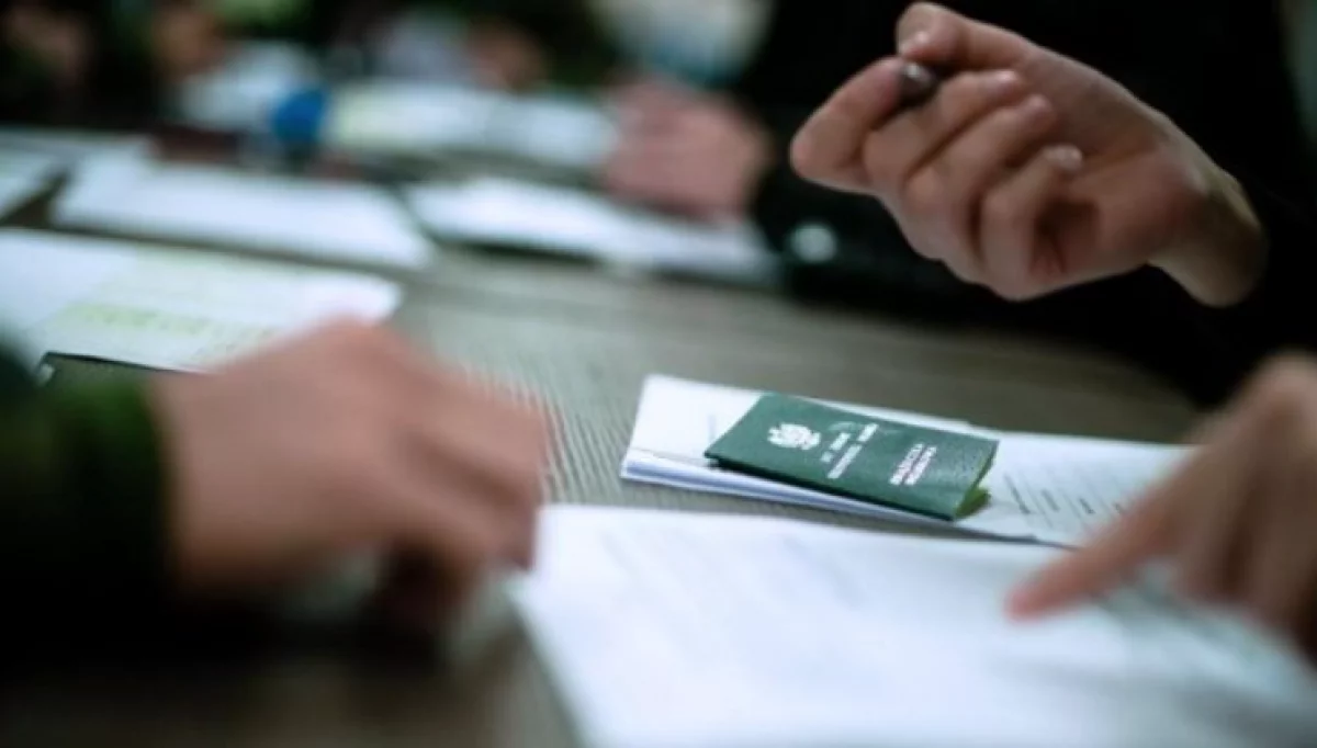 915 osób stanie przed komisją. Jej siedziba poza miastem