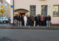 Uczniowie w zakładzie karnym - zdjęcie główne