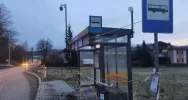 Dostęp do wiaty przystankowej uniemożliwia teraz... siatka - zdjęcie 4