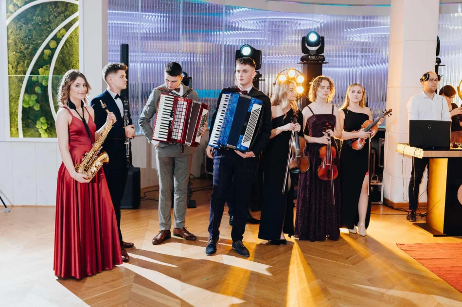Studniówka w "Orkanie" (ZDJĘCIA) - zdjęcie 13